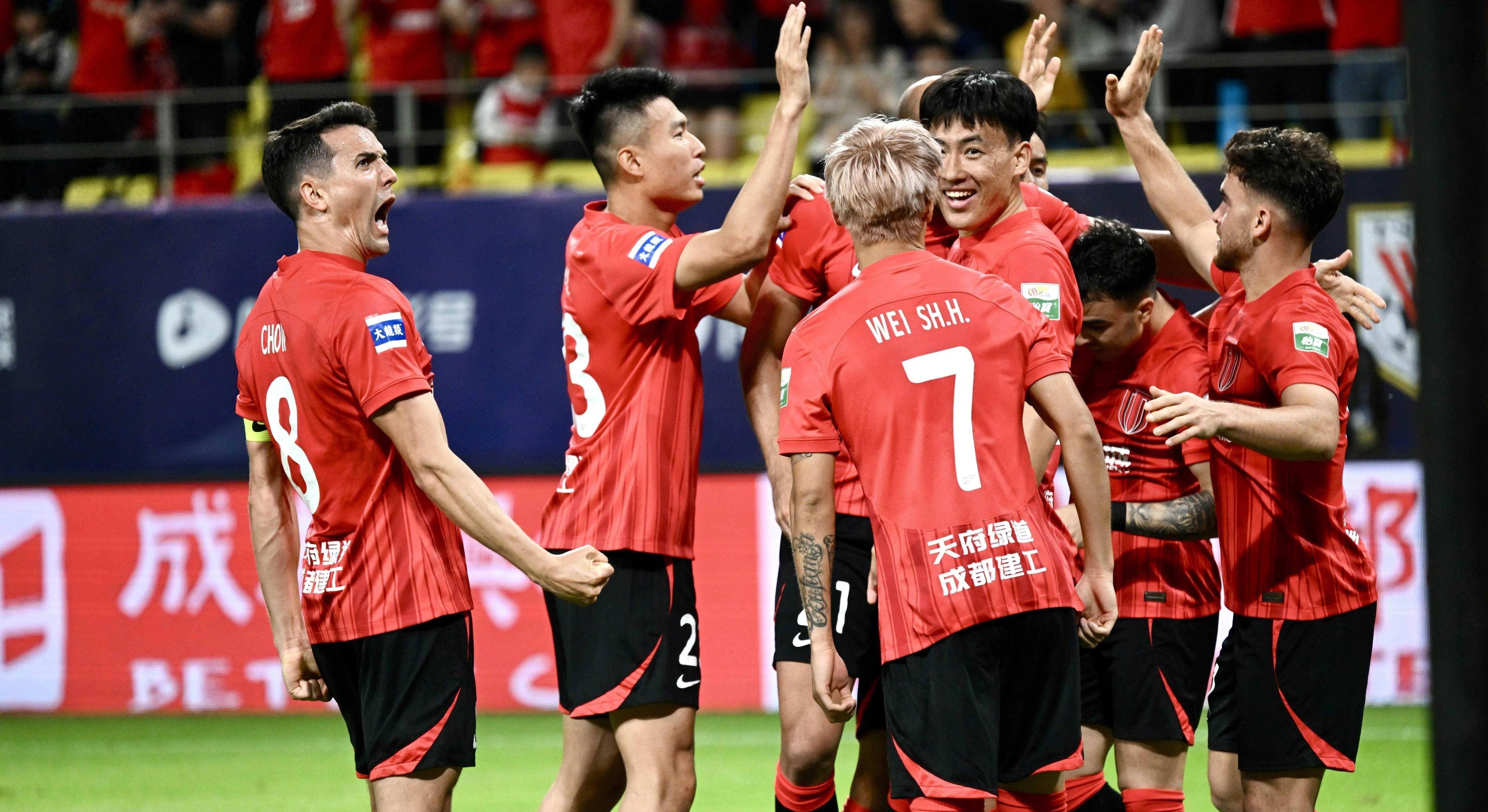 开云官网-欧冠倒计时，成都蓉城国际比赛日遗憾出局，细节引发关注，媒体盛赞，轮换策略成焦点的简单介绍